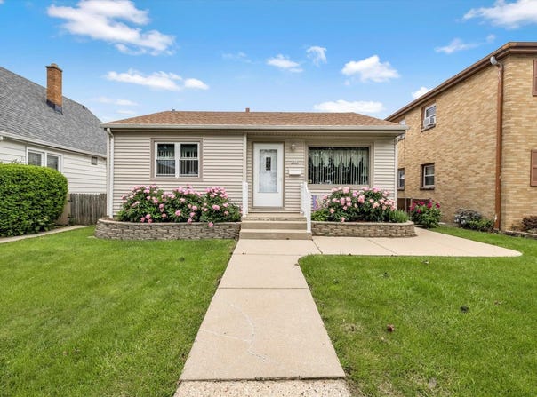 3366 S 26th St, Milwaukee, WI 53215