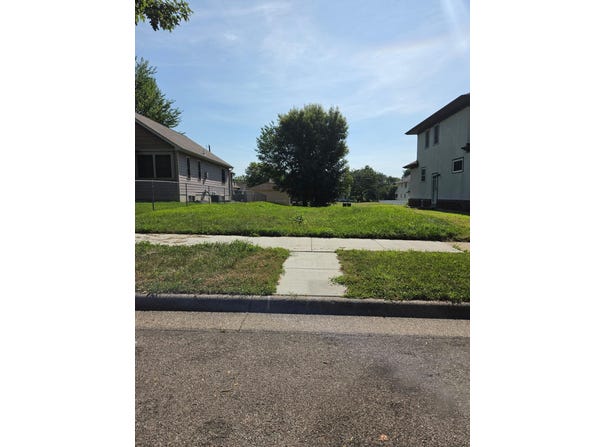 1722 Thomas Avenue N, Minneapolis, MN 55411
