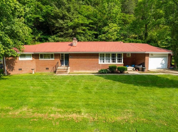 2851 Long Fork Road, Virgie, KY 41572
