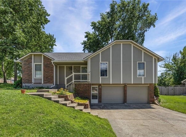 609 Loran Lane, Raymore, MO 64083