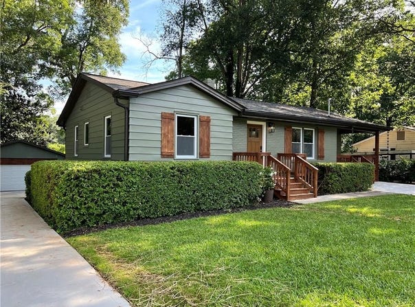 995 Valley Drive SE, Smyrna, GA 30080