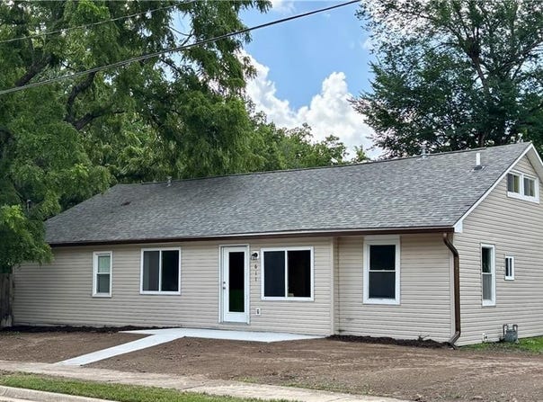 611 W Poplar Street, Olathe, KS 66061