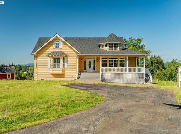 18266 S HOLLY LN, Oregon City, OR 97045