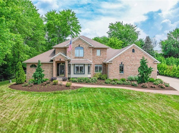 2641 Topflite Drive, Akron, OH 44312