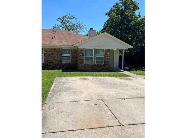 800 Woodland Court, Kennedale, TX 76060
