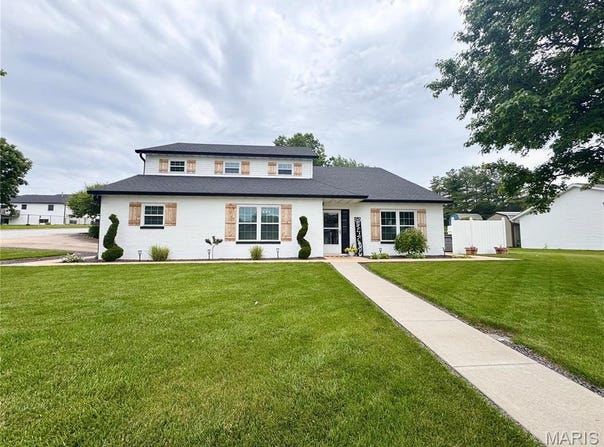 123 Clover Road, Hannibal, MO 63401