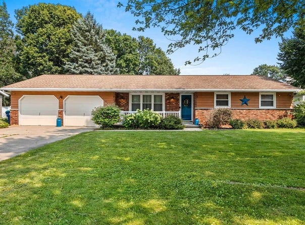 2379 Golden Meadow Drive, Green Bay, WI 54311