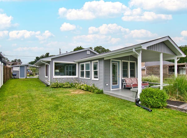 70041 Beach Drive, Edwardsburg, MI 49112