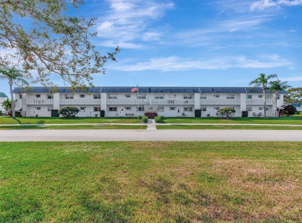 3154 Meridian Way S, Palm Beach Gardens, FL 33410