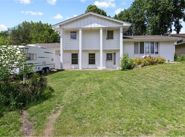 7908 37th Avenue N, New Hope, MN 55427