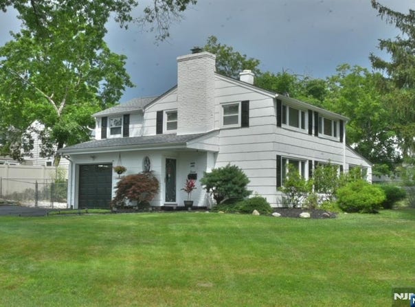 16 Malcolm Street, Waldwick, NJ 07463