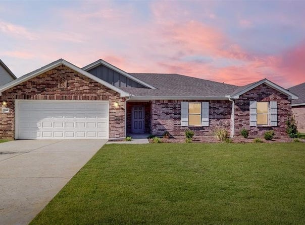 114 Cooper Drive, Cleburne, TX 76031