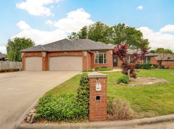 1105 N 18th Avenue, Ozark, MO 65721