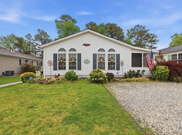 24 Sycamore Ln, Mays Landing, NJ 08330