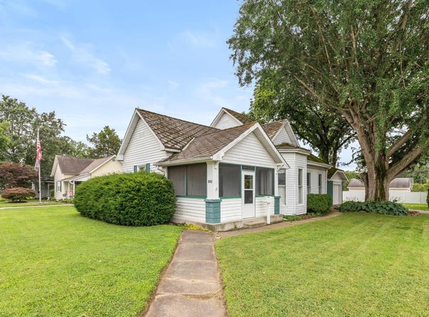 802 S Walnut Street, Seymour, IN 47274