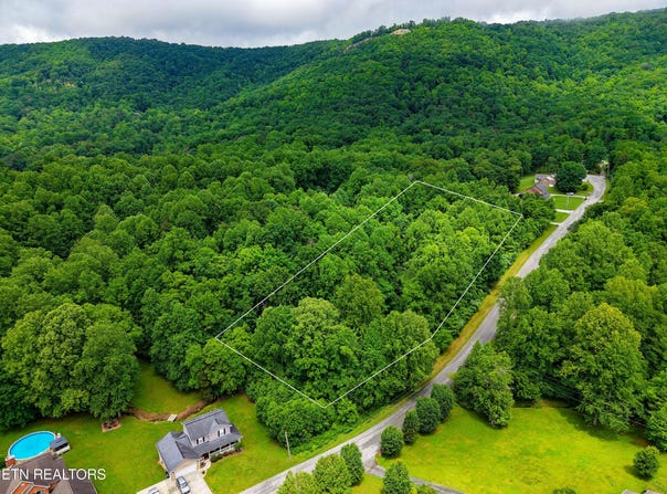 Mountain Perkins Lane, Jacksboro, TN 37757