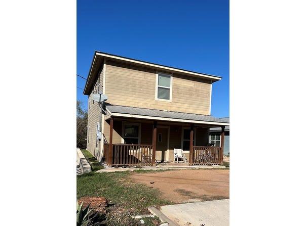 306 W Park St, Fredericksburg, TX 78624