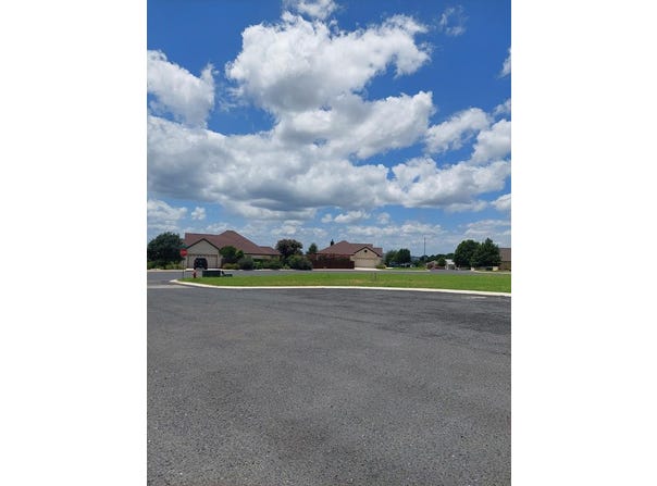 602 Atkins Ct, Fredericksburg, TX 78624
