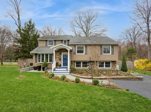 12 Hobe Street, West Nyack, NY 10994