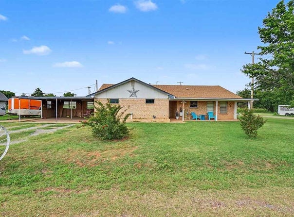 123 2nd St, Manitou, OK 73555