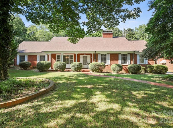 1614 Statesville Boulevard, Salisbury, NC 28144