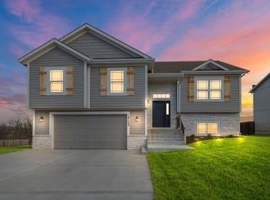 18408 Rock Creek Drive N, Smithville, MO 64089