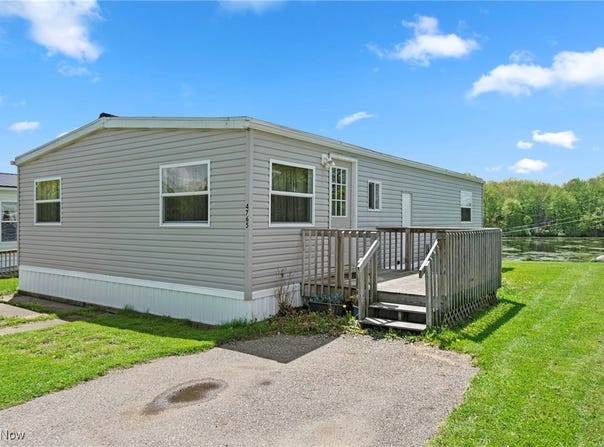 4765 Valley Hills Drive, Ravenna, OH 44266