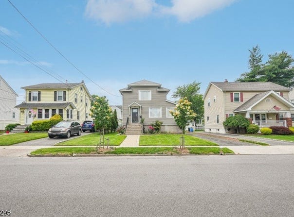 238 Paterson Ave, Hasbrouck Heights Boro, NJ 07604-2114