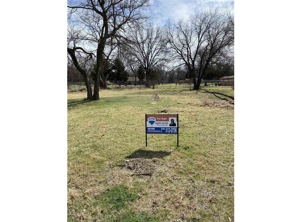 307 W Rock Creek Dr, Cache, OK 73527
