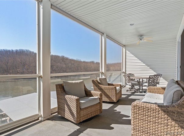 186 Sunset Palms Drive, Camdenton, MO 65020