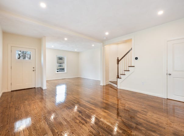 2-4 Brechin Ter, Andover, MA 01810