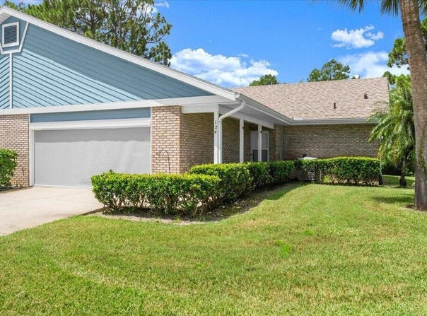 124 Kingbird Circle, Daytona Beach, FL 32119