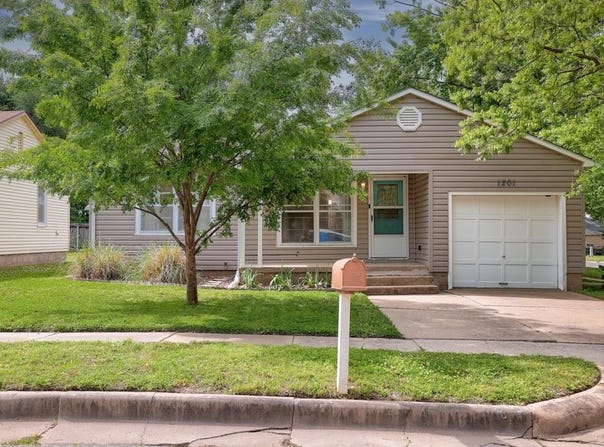 1201 E 2nd, Winfield, KS 67156