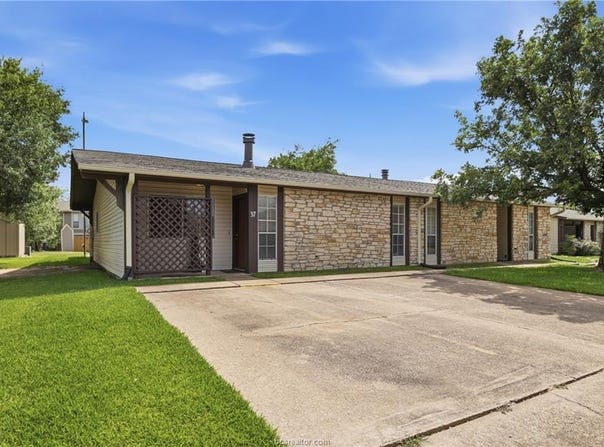 2100 Windsor Drive, Bryan, TX 77802