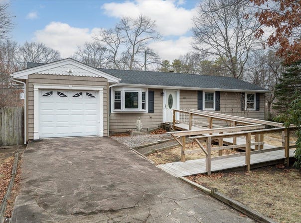 281 Easton Street, Ronkonkoma, NY 11779