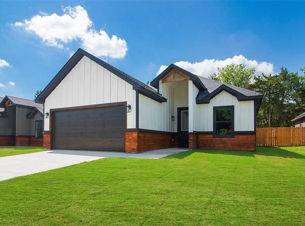 205 W Elm Street, Whitewright, TX 75491