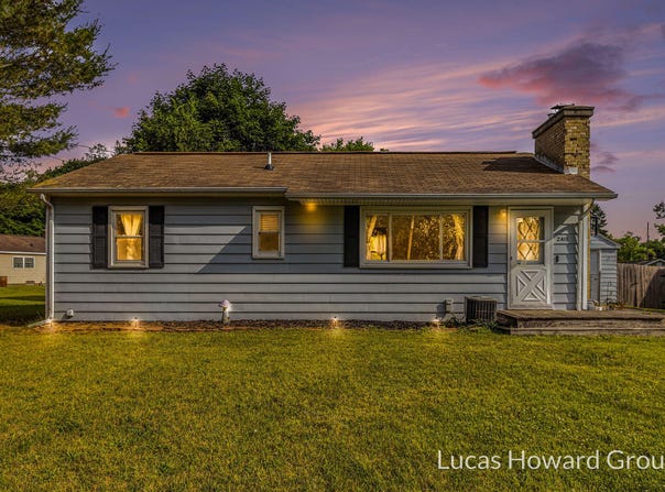 2411 Oakcreek Avenue, Kalamazoo, MI 49004