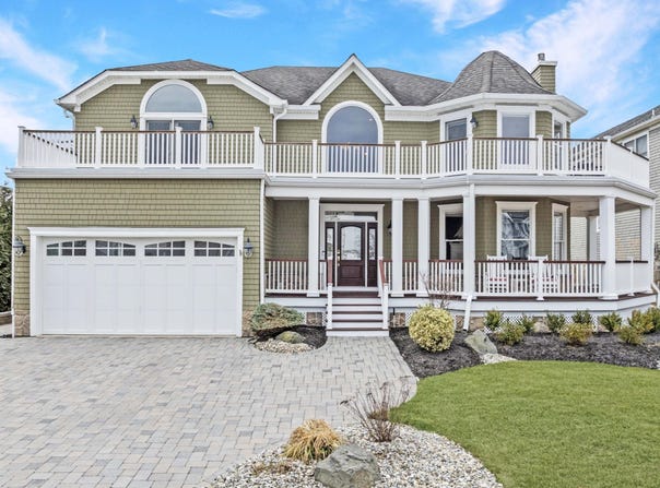 10 Imbrie Place, Sea Bright, NJ 07760
