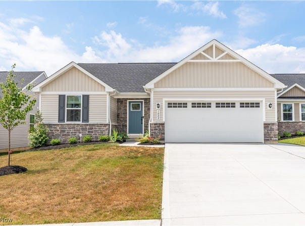 1002 Bookman Avenue, Akron, OH 44312
