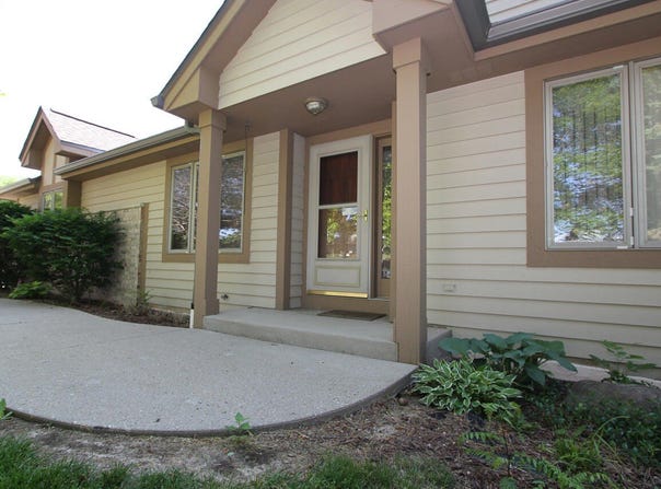 12395 W Waterford Ave, Greenfield, WI 53228