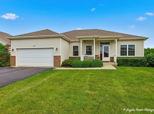 1004 Monroe Avenue, McHenry, IL 60050
