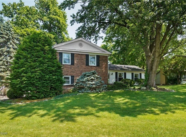 240 S Park Drive, Aurora, OH 44202