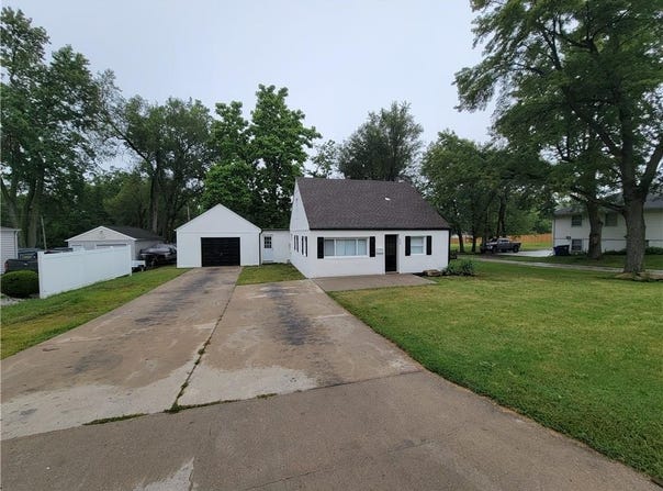 604 NE Douglas Street, Lee's Summit, MO 64063