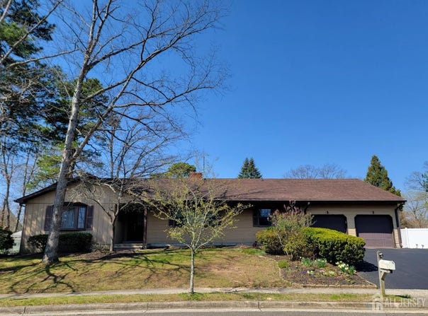 14 Perry Avenue, Monroe, NJ 08831