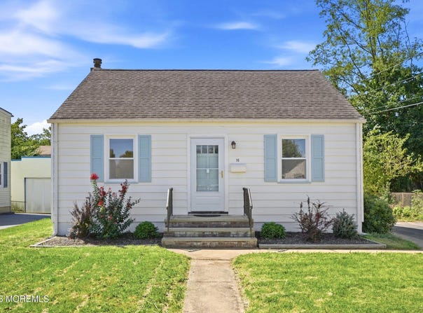 16 Eisenhower Avenue, Spotswood, NJ 08884