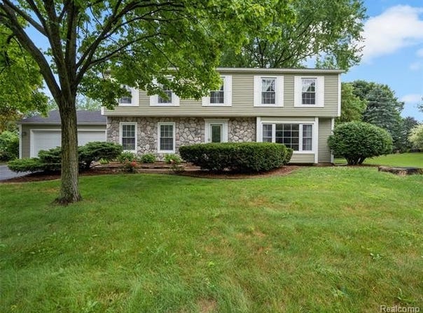 1959 W Spinningwheel Lane, Bloomfield Hills, MI 48304