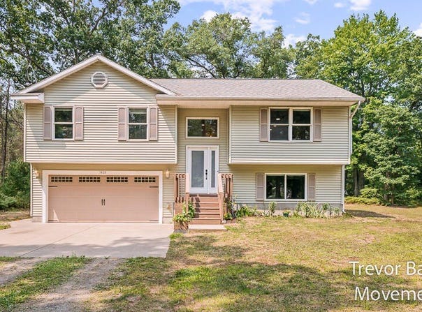 1428 E White Lake Drive, Twin Lake, MI 49457