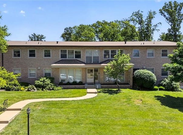 4 Delcrest Court, University City, MO 63124