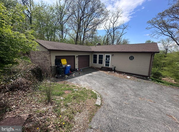 1711 PAULSON Drive, YORK, PA 17406