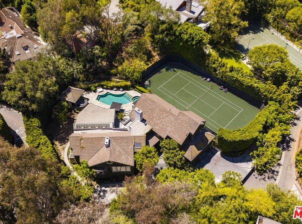 9910 Tower Ln, Los Angeles, CA 90210